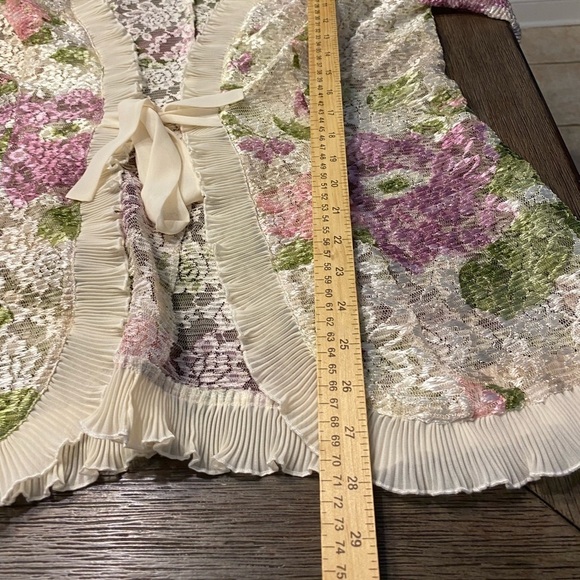 Tango Women’s 2pc Easter Jacket And Skirt Shiny Lace Floral Flutter Size 12. - Picture 10 of 11